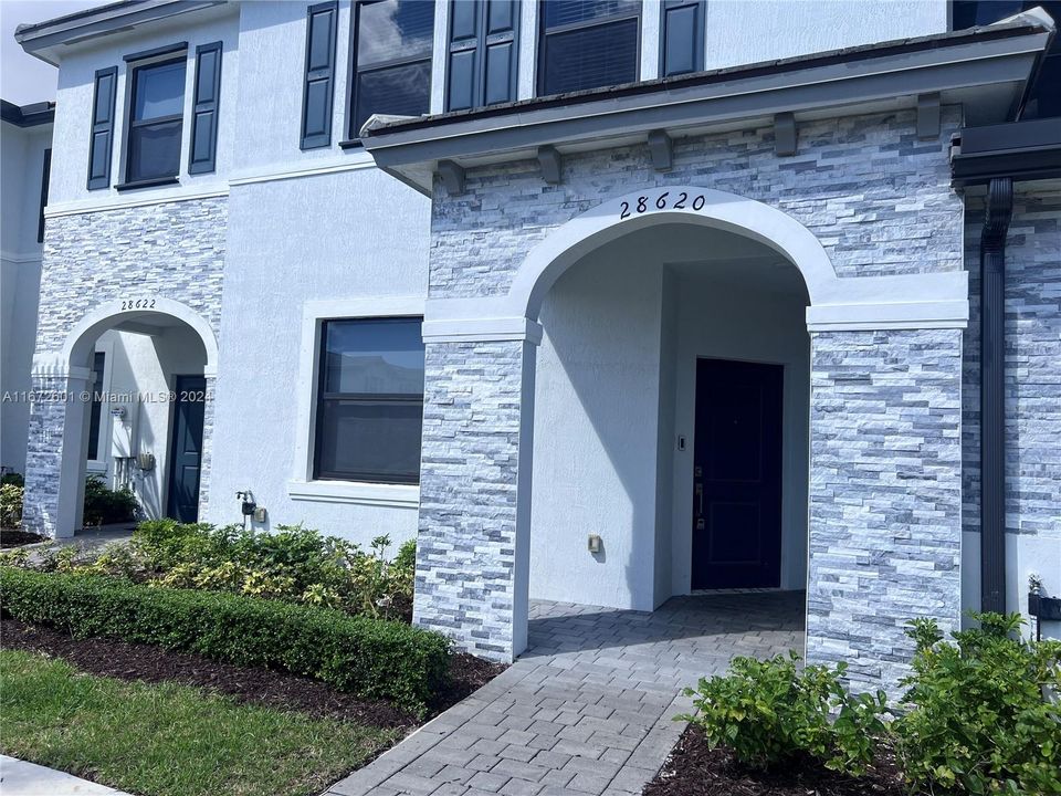 Recently Rented: $2,600 (3 beds, 2 baths, 1612 Square Feet)