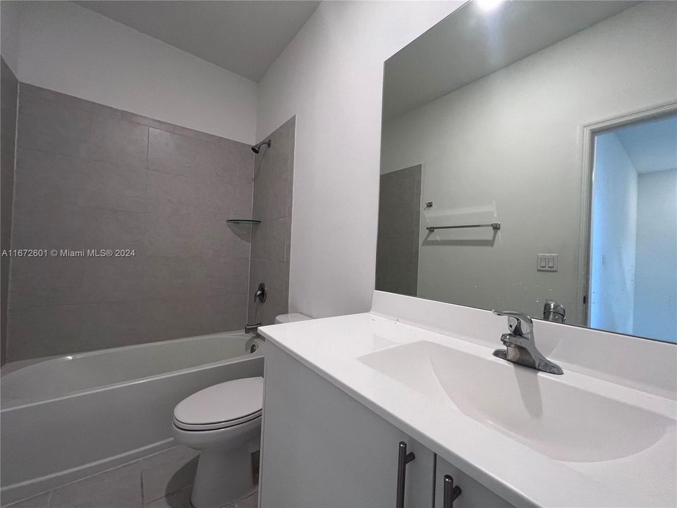 Recently Rented: $2,600 (3 beds, 2 baths, 1612 Square Feet)