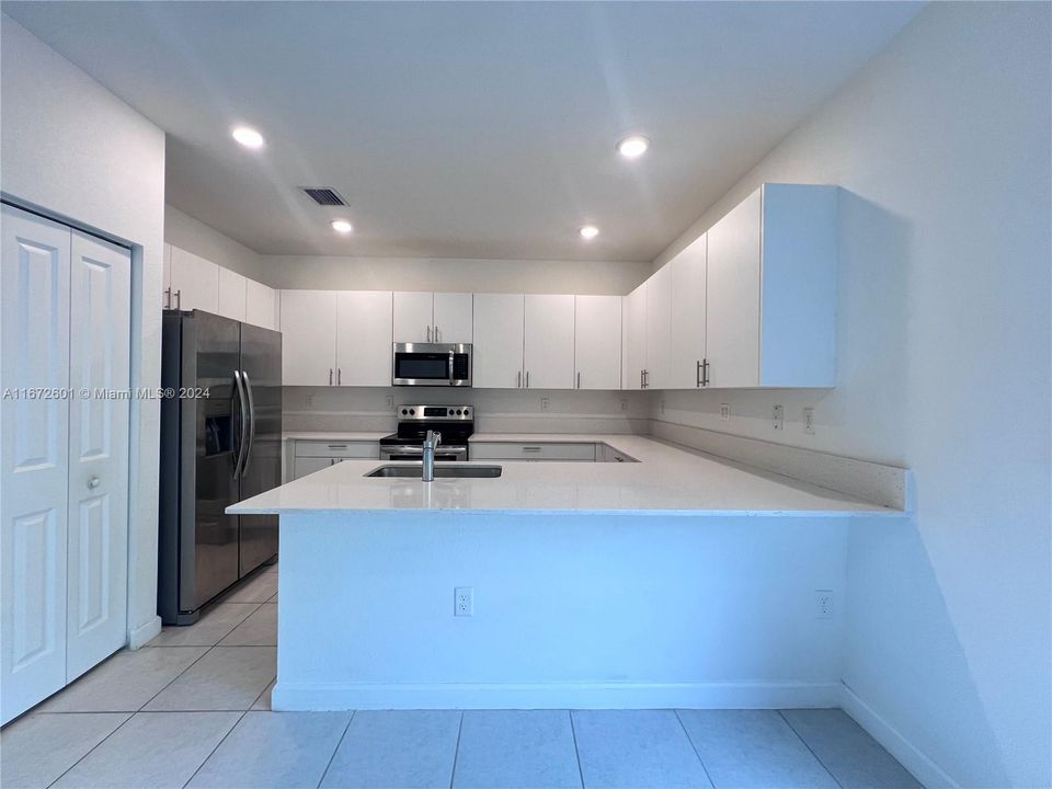 Recently Rented: $2,600 (3 beds, 2 baths, 1612 Square Feet)