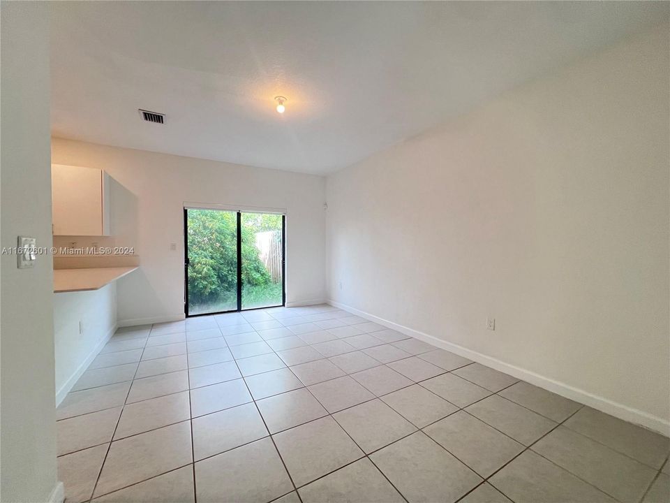 Recently Rented: $2,600 (3 beds, 2 baths, 1612 Square Feet)