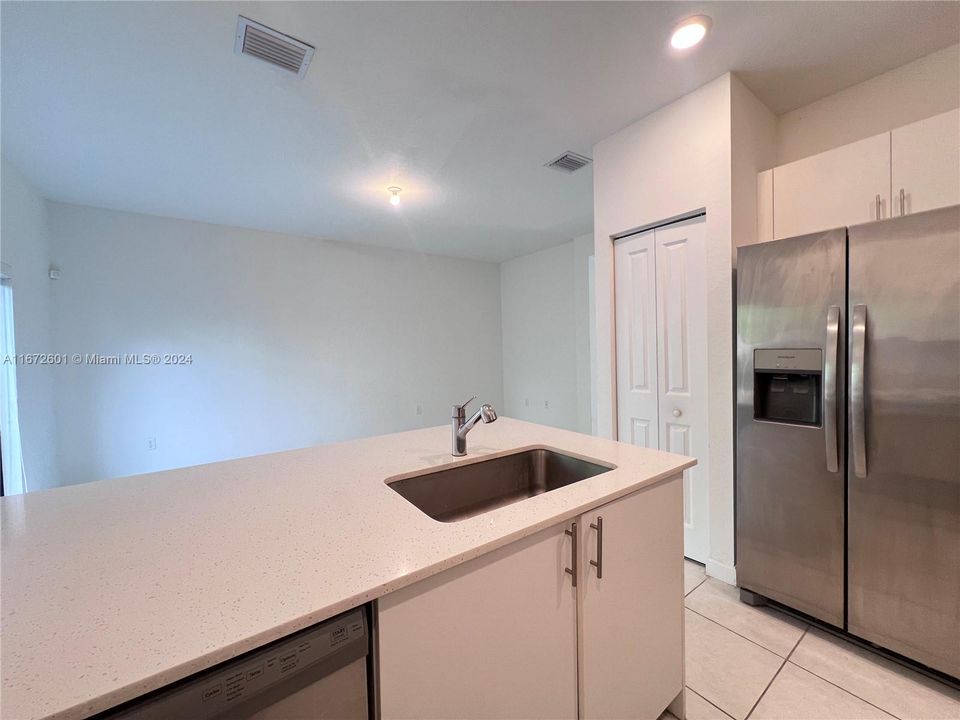Recently Rented: $2,600 (3 beds, 2 baths, 1612 Square Feet)