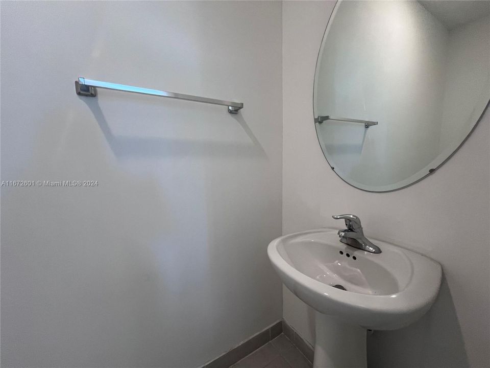 Recently Rented: $2,600 (3 beds, 2 baths, 1612 Square Feet)