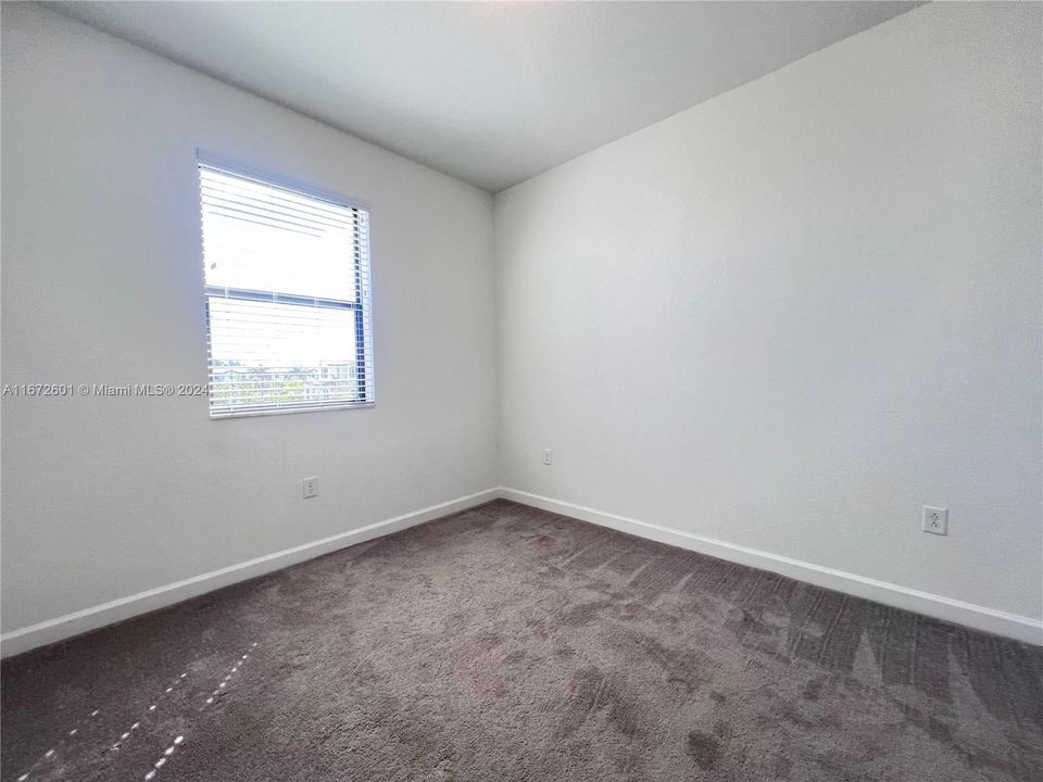 Recently Rented: $2,600 (3 beds, 2 baths, 1612 Square Feet)