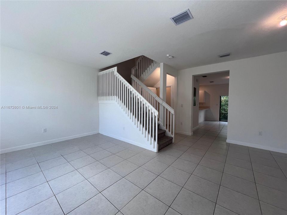 Recently Rented: $2,600 (3 beds, 2 baths, 1612 Square Feet)