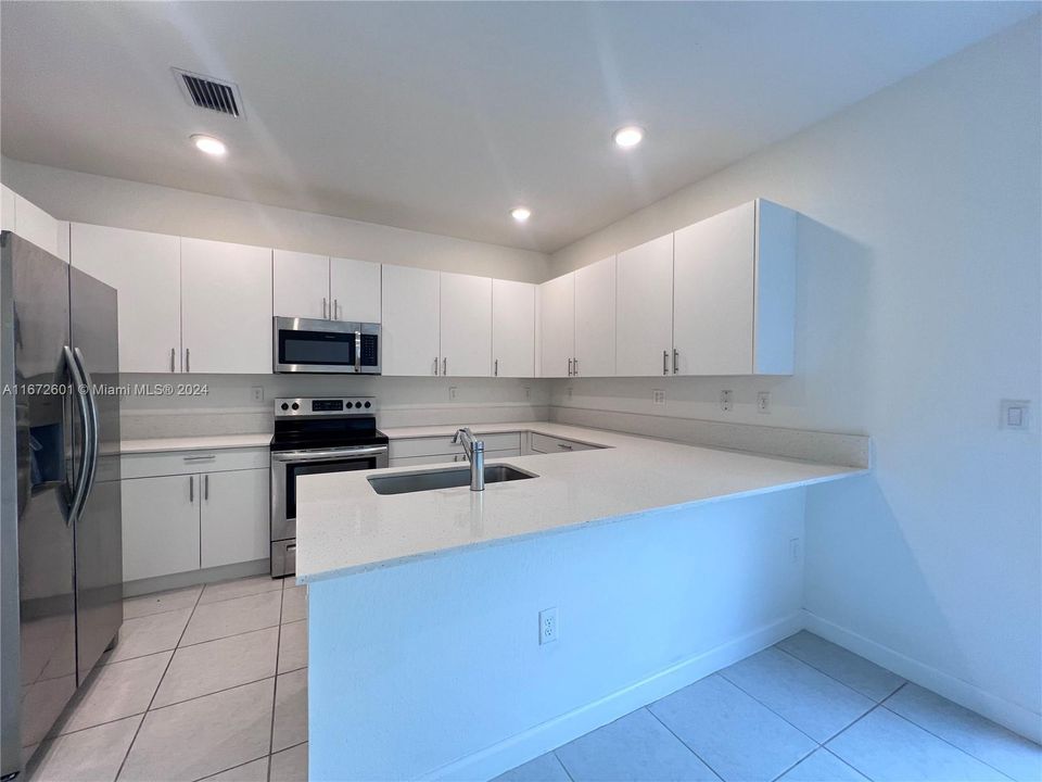 Recently Rented: $2,600 (3 beds, 2 baths, 1612 Square Feet)