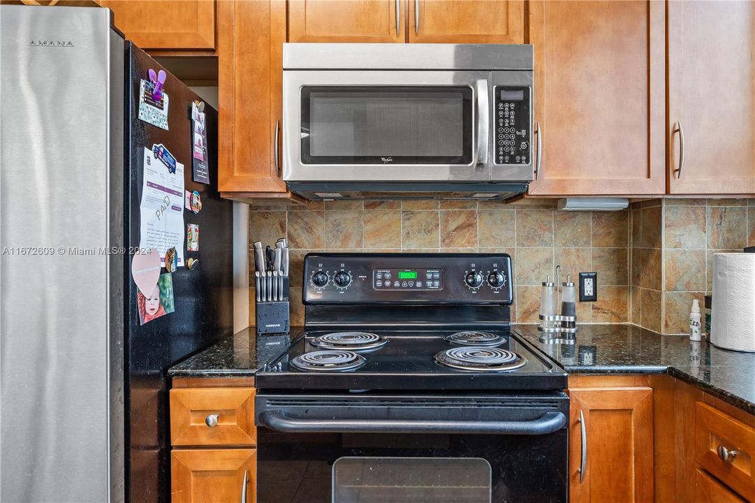 For Sale: $439,000 (2 beds, 1 baths, 964 Square Feet)