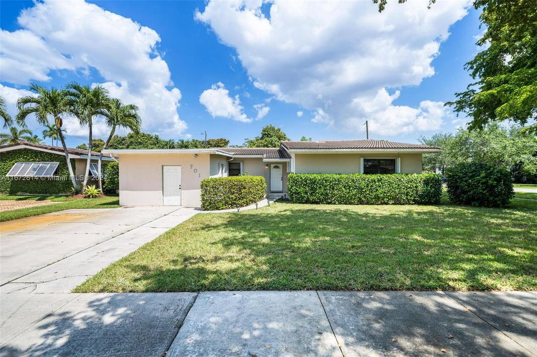 For Sale: $870,000 (3 beds, 3 baths, 2234 Square Feet)