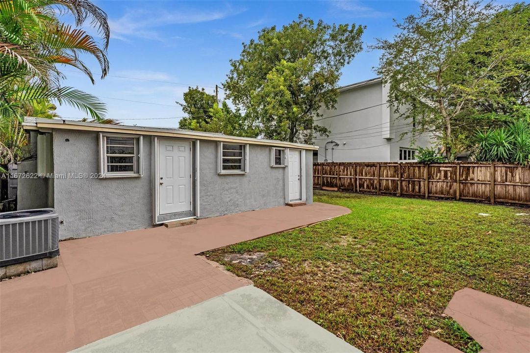 Active With Contract: $3,700 (3 beds, 2 baths, 1400 Square Feet)