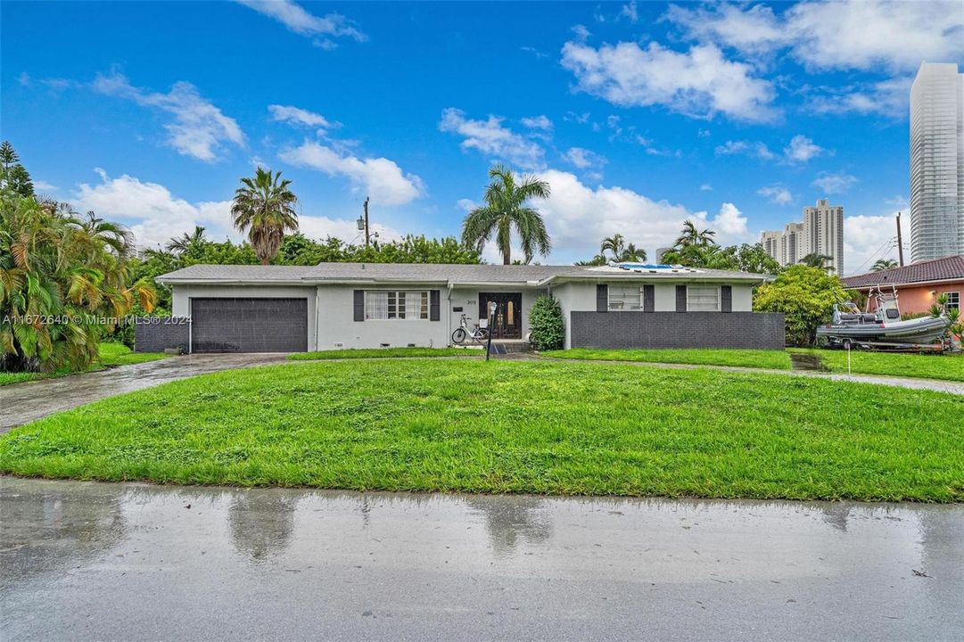 For Sale: $3,000,000 (3 beds, 2 baths, 1784 Square Feet)