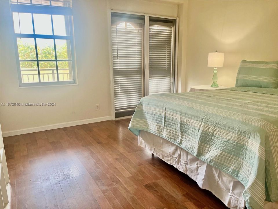 For Rent: $2,400 (1 beds, 1 baths, 891 Square Feet)