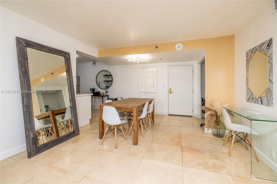 For Sale: $550,000 (2 beds, 2 baths, 960 Square Feet)