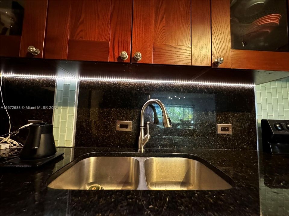 En Venta: $650,000 (3 camas, 2 baños, 1614 Pies cuadrados)