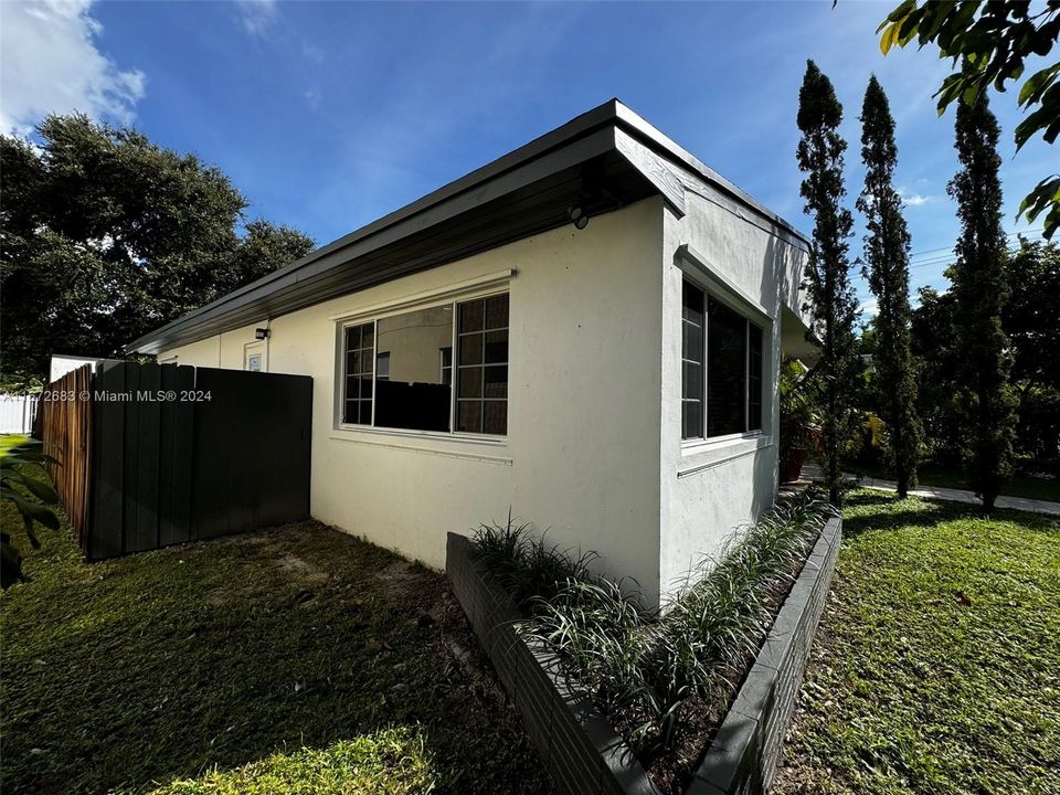 For Sale: $650,000 (3 beds, 2 baths, 1614 Square Feet)