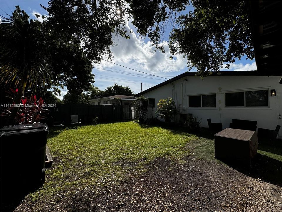 For Sale: $650,000 (3 beds, 2 baths, 1614 Square Feet)