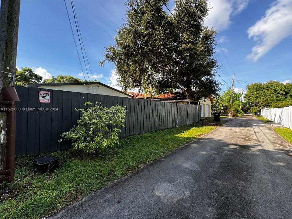 For Sale: $650,000 (3 beds, 2 baths, 1614 Square Feet)