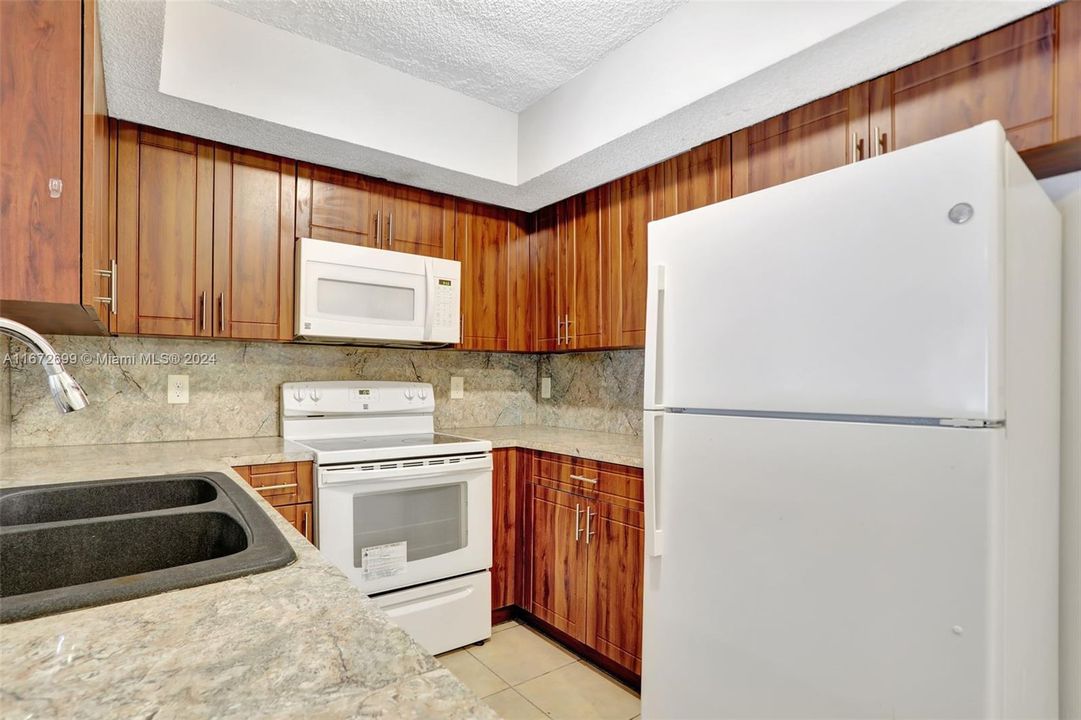 For Sale: $265,000 (2 beds, 2 baths, 1130 Square Feet)