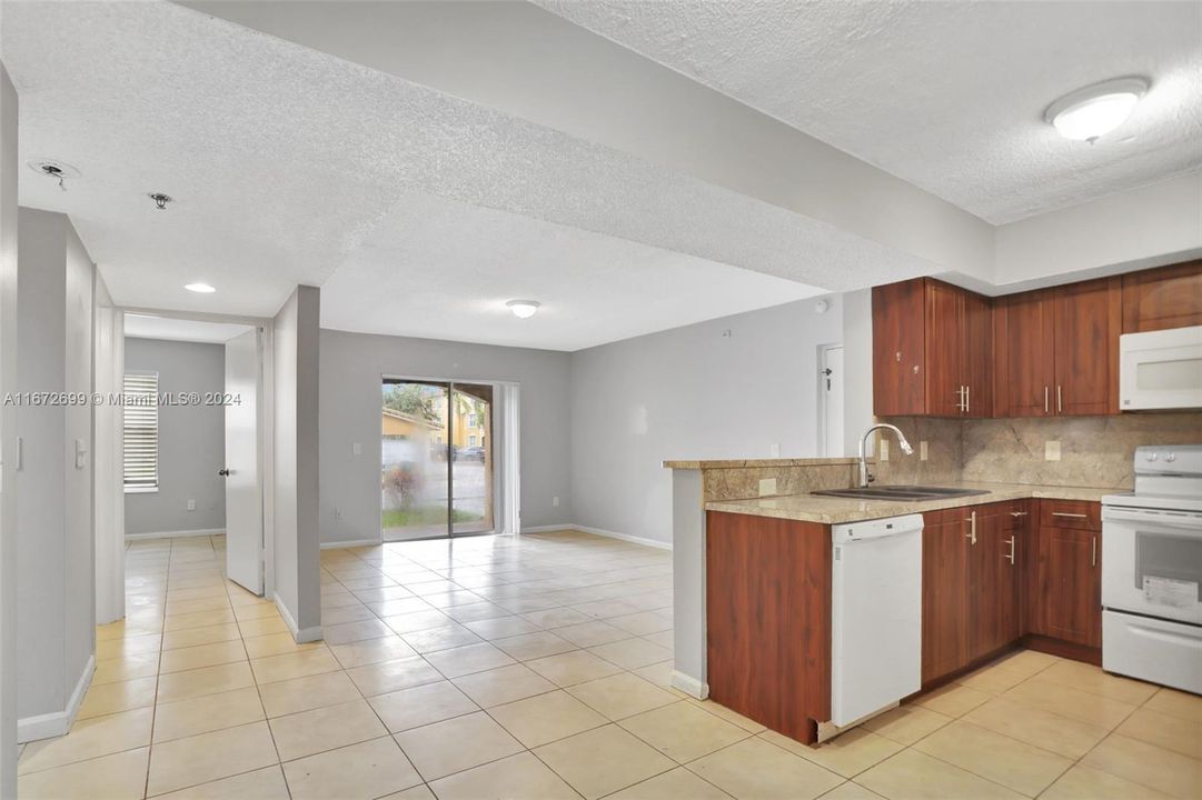 For Sale: $265,000 (2 beds, 2 baths, 1130 Square Feet)