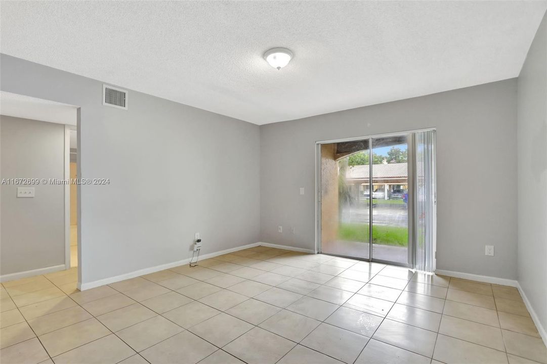 For Sale: $265,000 (2 beds, 2 baths, 1130 Square Feet)