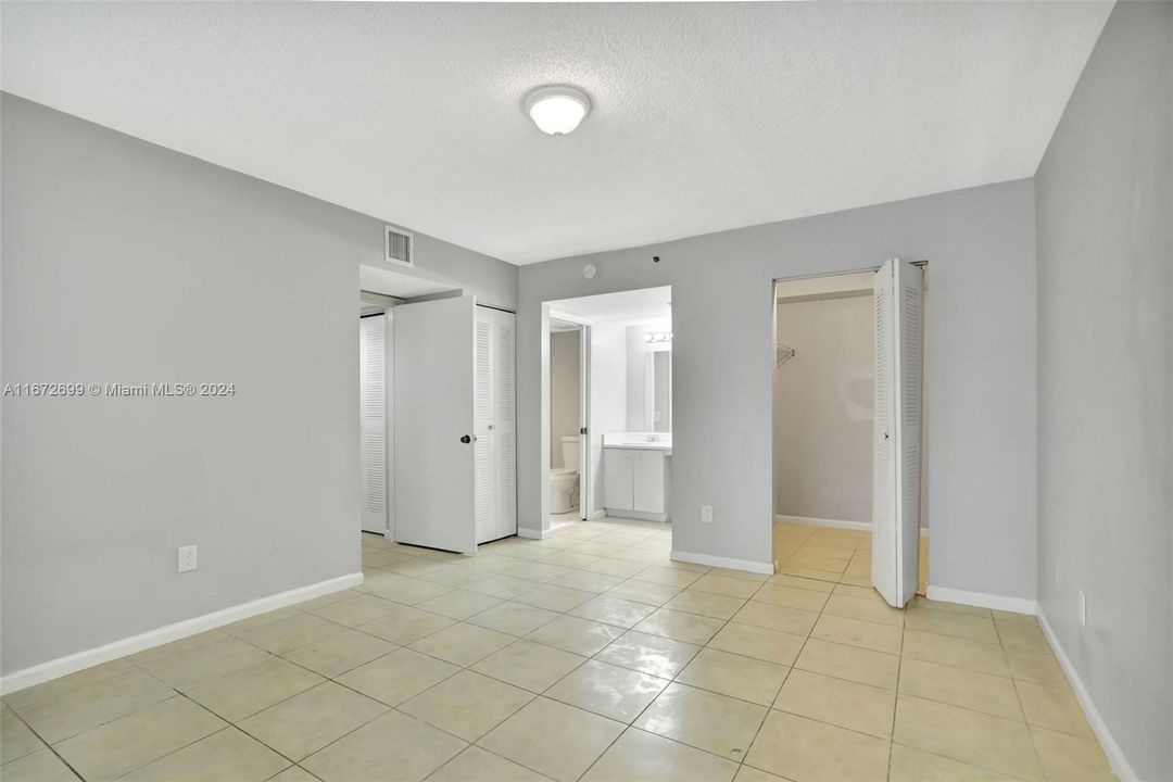 For Sale: $265,000 (2 beds, 2 baths, 1130 Square Feet)