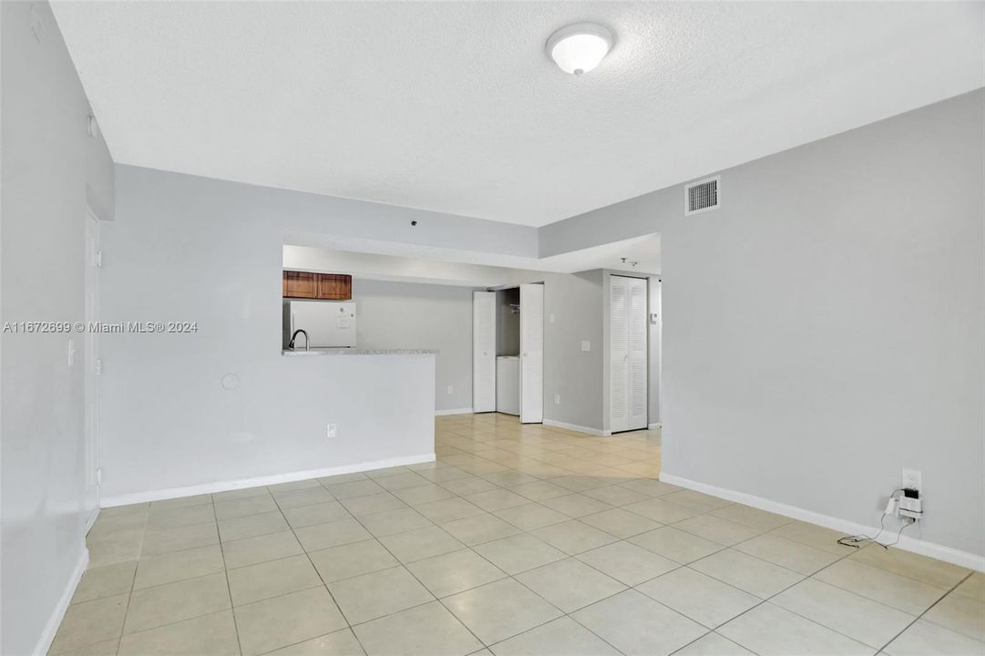 For Sale: $265,000 (2 beds, 2 baths, 1130 Square Feet)