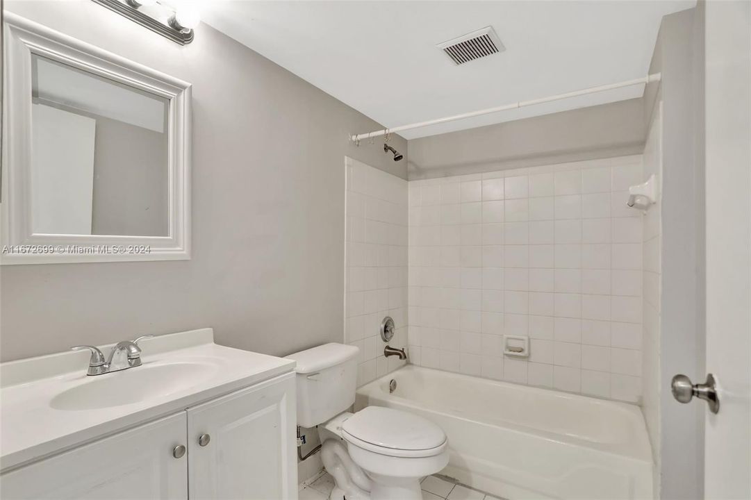 For Sale: $265,000 (2 beds, 2 baths, 1130 Square Feet)