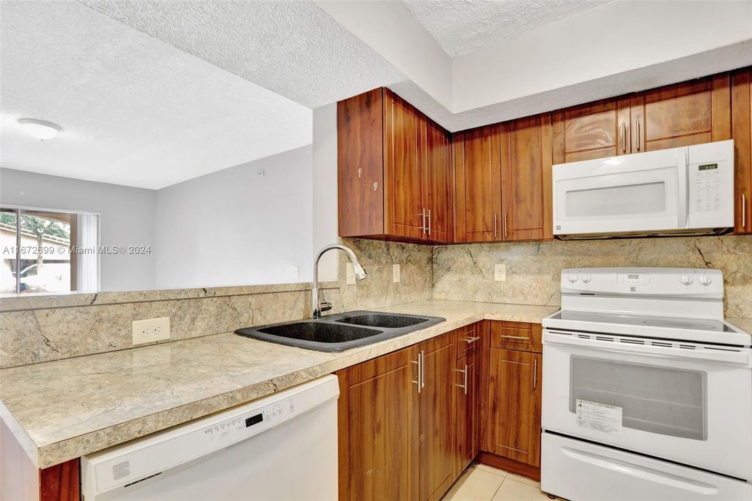 For Sale: $265,000 (2 beds, 2 baths, 1130 Square Feet)