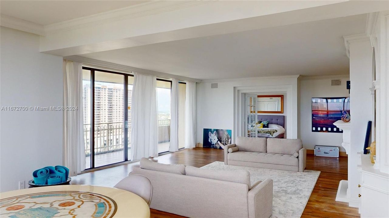 For Sale: $640,000 (2 beds, 2 baths, 2215 Square Feet)