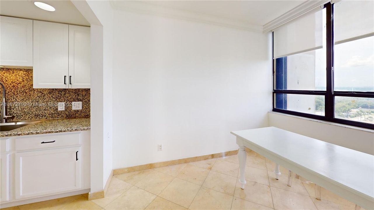 For Sale: $640,000 (2 beds, 2 baths, 2215 Square Feet)