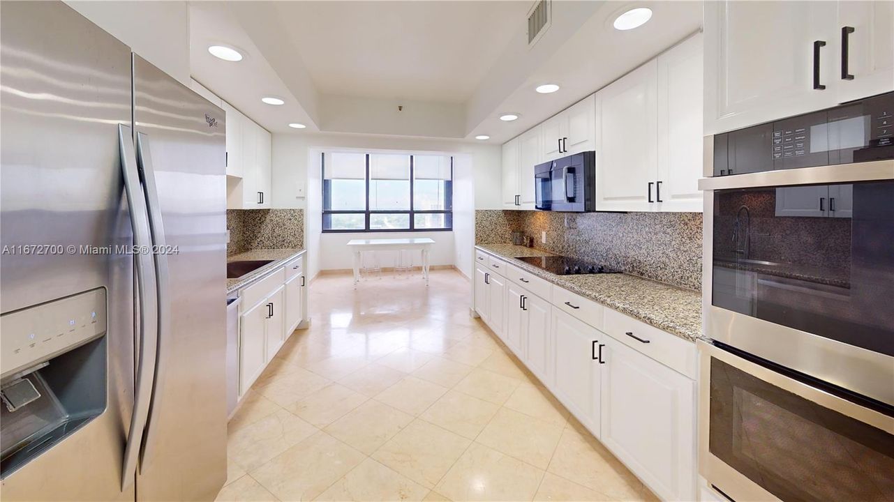 For Sale: $640,000 (2 beds, 2 baths, 2215 Square Feet)