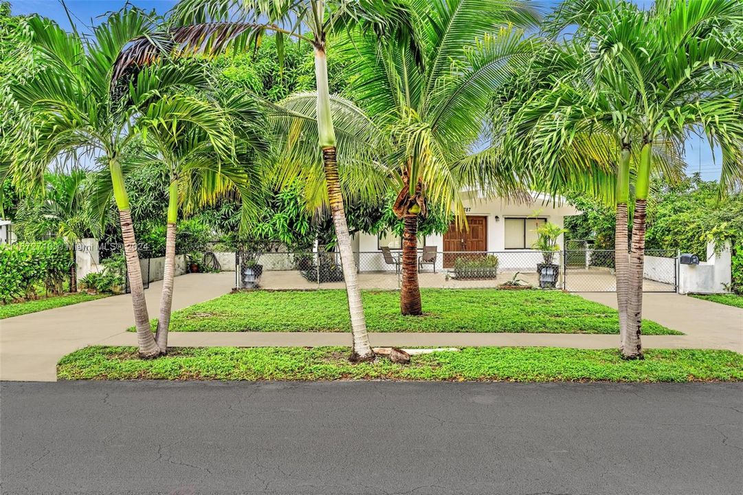 For Sale: $769,000 (3 beds, 3 baths, 1848 Square Feet)