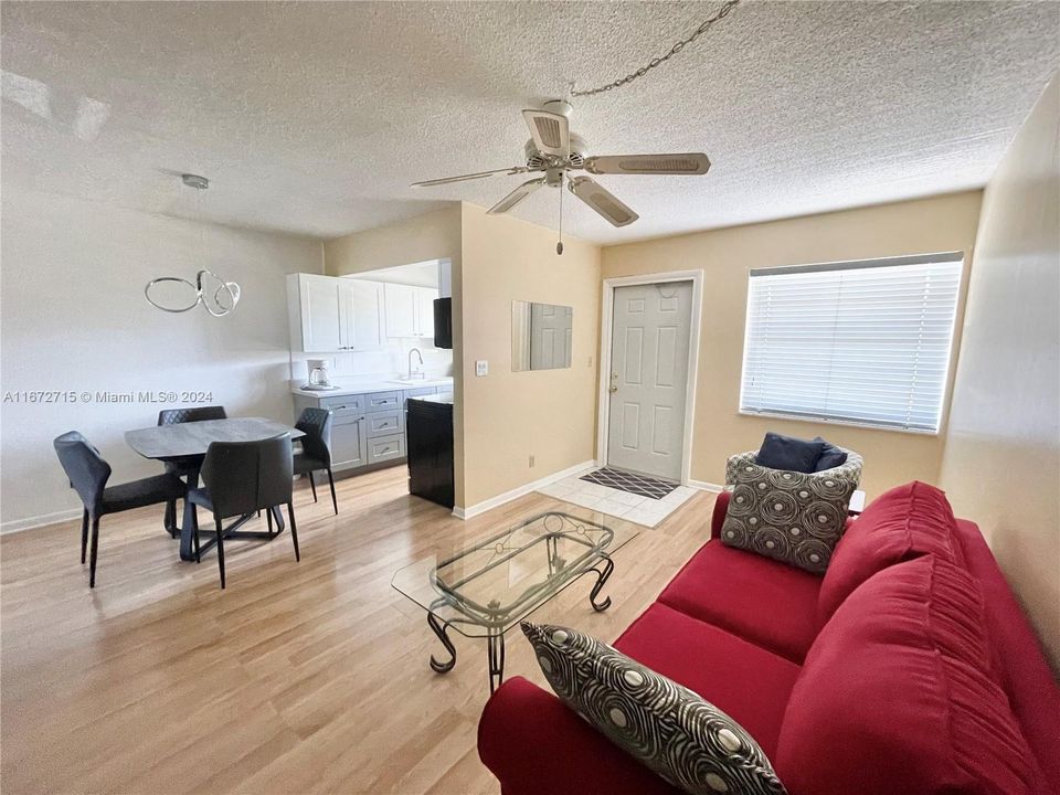 For Sale: $134,900 (1 beds, 1 baths, 510 Square Feet)