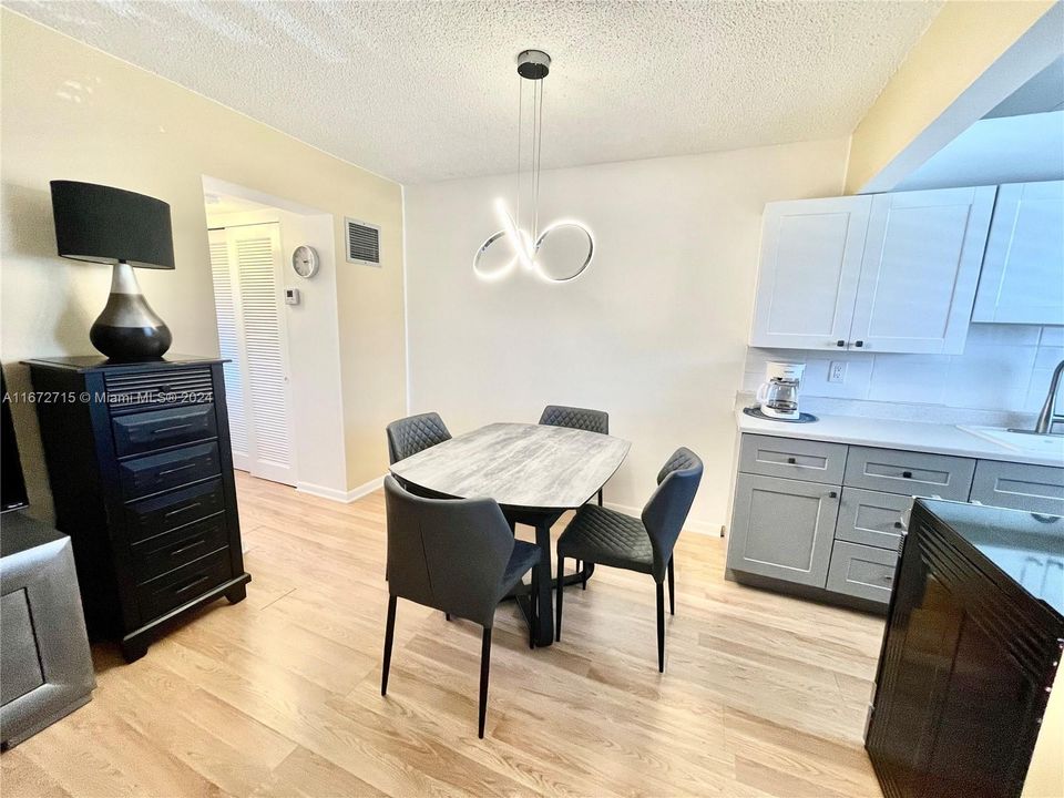 For Sale: $134,900 (1 beds, 1 baths, 510 Square Feet)