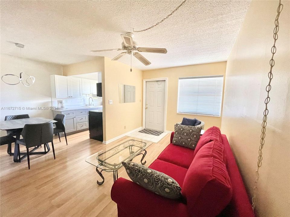 For Sale: $134,900 (1 beds, 1 baths, 510 Square Feet)