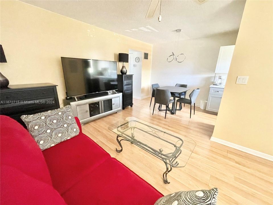 For Sale: $134,900 (1 beds, 1 baths, 510 Square Feet)