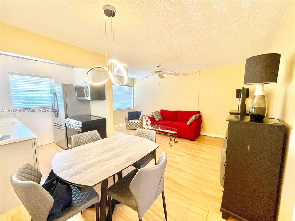 For Sale: $134,900 (1 beds, 1 baths, 510 Square Feet)