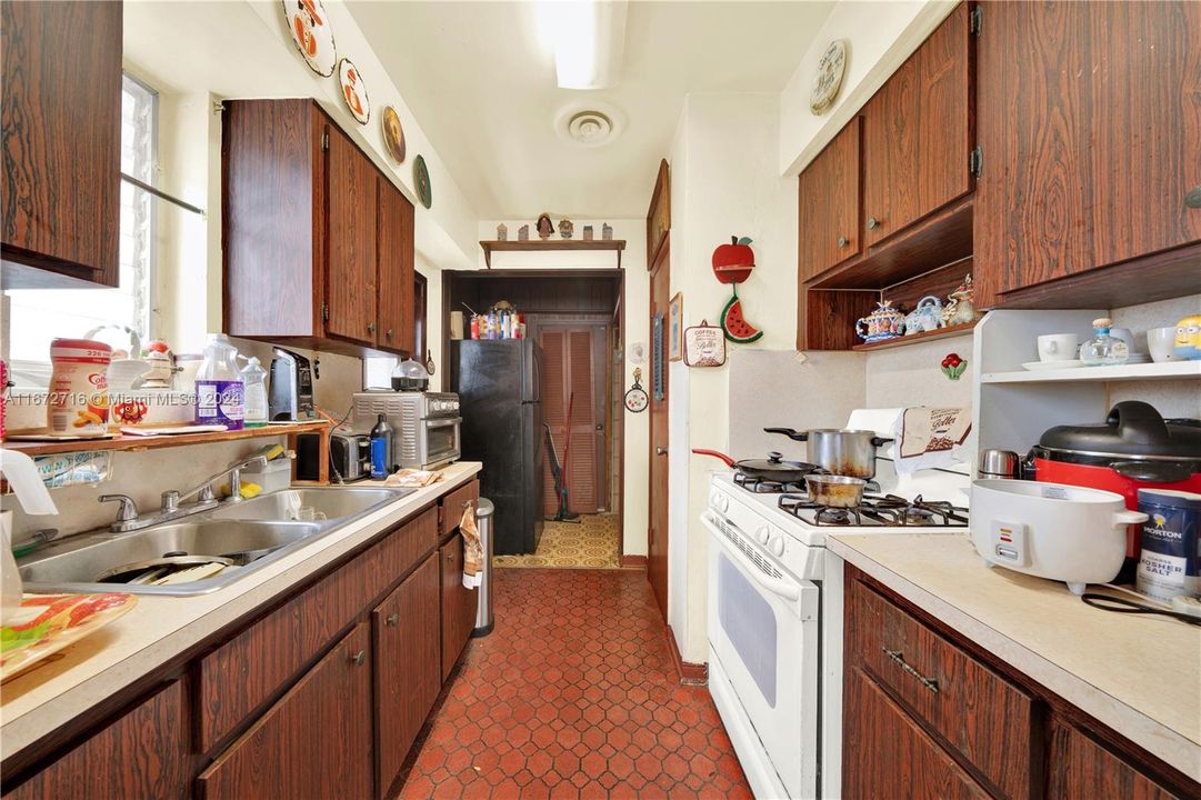 For Sale: $475,000 (2 beds, 2 baths, 1713 Square Feet)