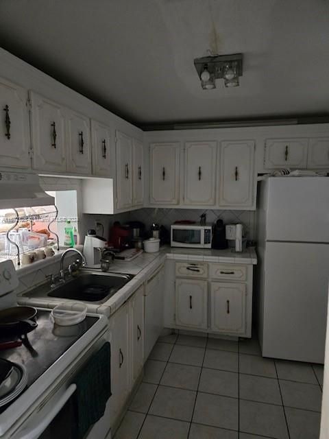 For Sale: $235,000 (1 beds, 1 baths, 756 Square Feet)