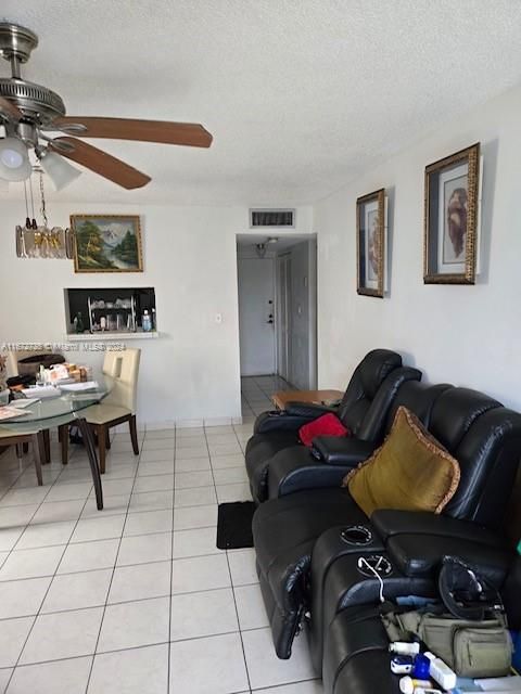 For Sale: $235,000 (1 beds, 1 baths, 756 Square Feet)