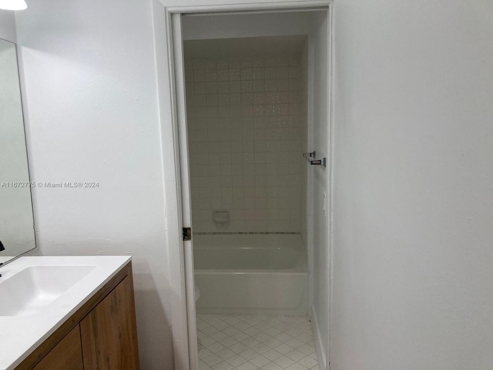 For Rent: $2,850 (2 beds, 2 baths, 893 Square Feet)