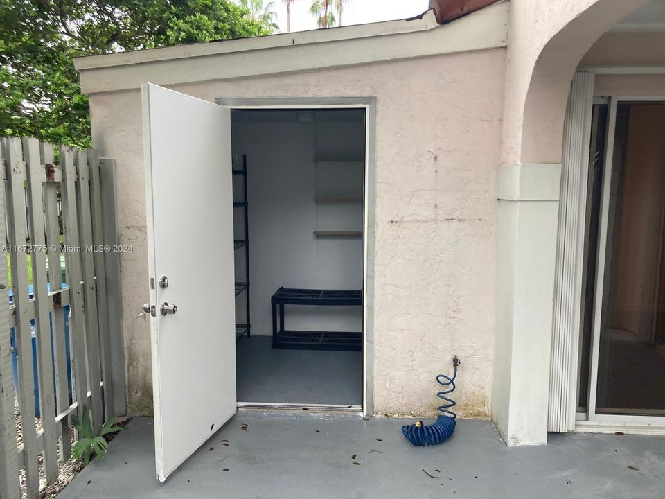 For Rent: $2,850 (2 beds, 2 baths, 893 Square Feet)