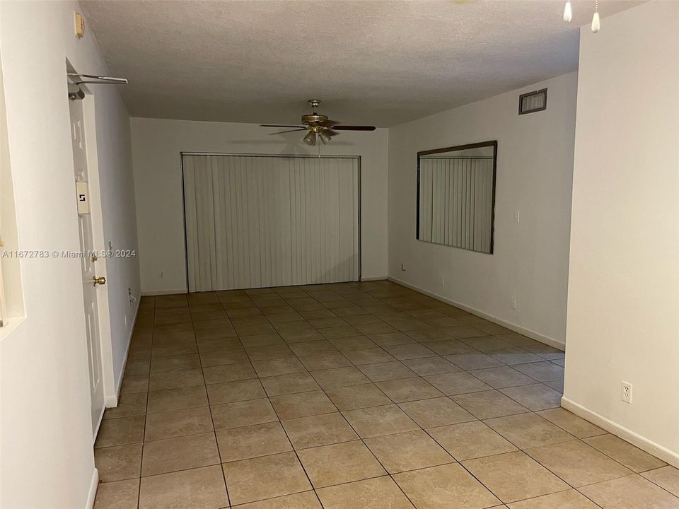 For Sale: $319,000 (2 beds, 2 baths, 1003 Square Feet)