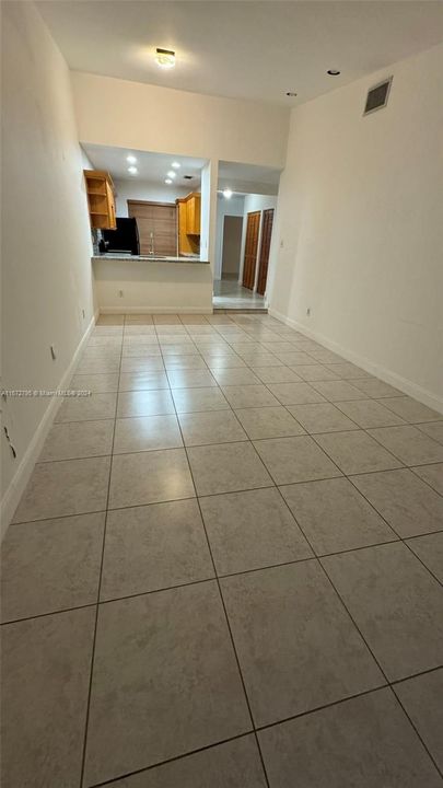 Active With Contract: $2,500 (2 beds, 2 baths, 1053 Square Feet)