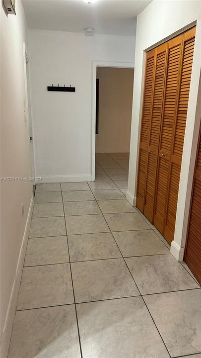 Active With Contract: $2,500 (2 beds, 2 baths, 1053 Square Feet)