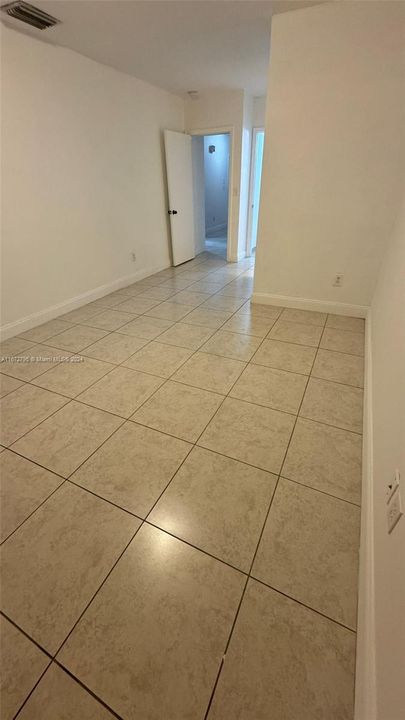 Active With Contract: $2,500 (2 beds, 2 baths, 1053 Square Feet)