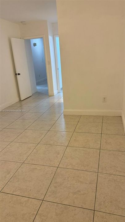 Active With Contract: $2,500 (2 beds, 2 baths, 1053 Square Feet)