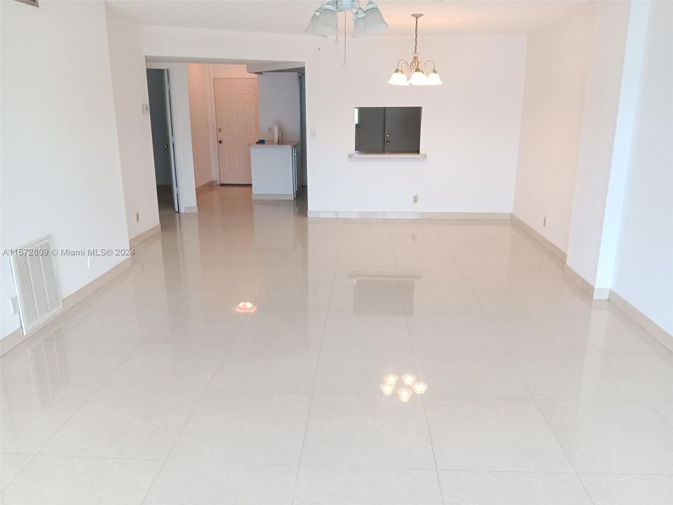 En Venta: $310,000 (2 camas, 1 baños, 1110 Pies cuadrados)