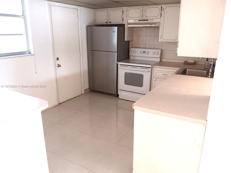 For Sale: $310,000 (2 beds, 1 baths, 1110 Square Feet)