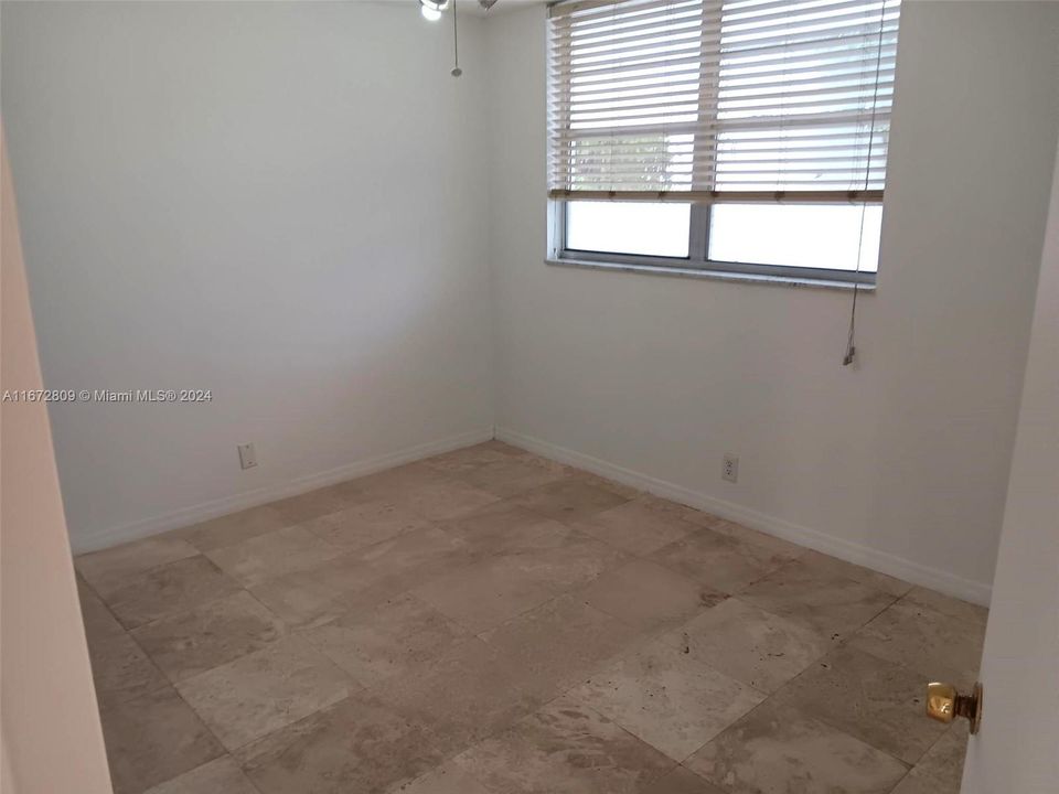 For Sale: $310,000 (2 beds, 1 baths, 1110 Square Feet)