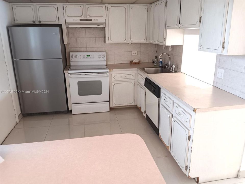 For Sale: $310,000 (2 beds, 1 baths, 1110 Square Feet)