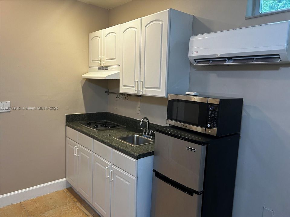 Active With Contract: $1,350 (0 beds, 1 baths, 4240 Square Feet)